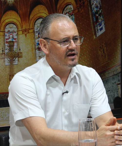 Mensagens de fé e oração com Padre Elizandro para sua quinta-feira, 09 de abril