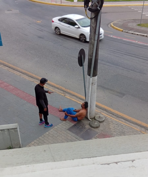 Moradores de rua causam problemas para trabalhadores em Tijucas