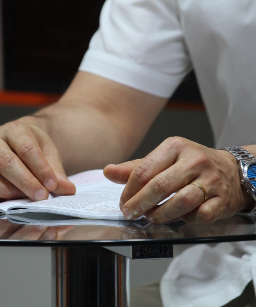 Assista a mensagem do Tarde de Fé desta sexta-feira, 17 de abril, com Padre Elizandro Scarsi