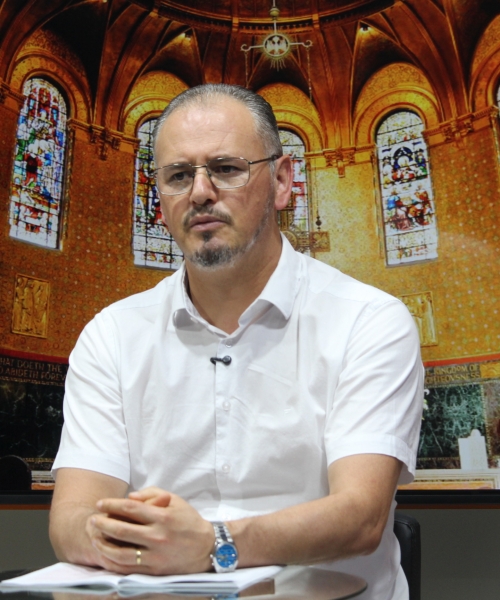 Mensagens de fé e oração com Padre Elizandro para sua segunda-feira, 20 de abril