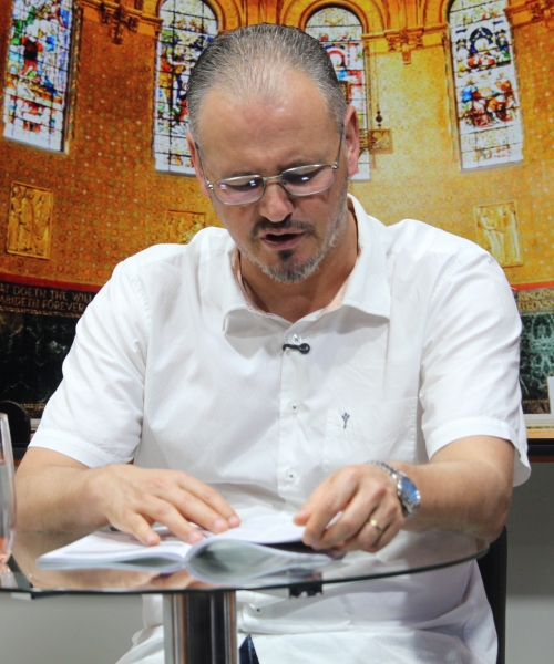 Padre Elizandro compartilha mensagens de fé que inspiram a sua terça-feira, 21 de abril