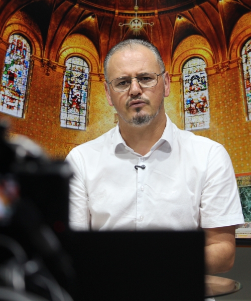 Padre Elizandro conduz o Tarde de fé para sua Quinta-feira, 23 de abril