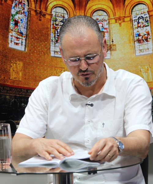 Padre Elizandro compartilha mensagens de fé que inspiram a sua sexta-feira, 25 de abril