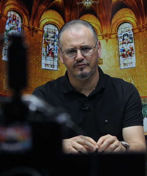 Assista a mensagem do Tarde de Fé desta terça-feira, 05 de Maio, com Padre Elizandro Scarsi