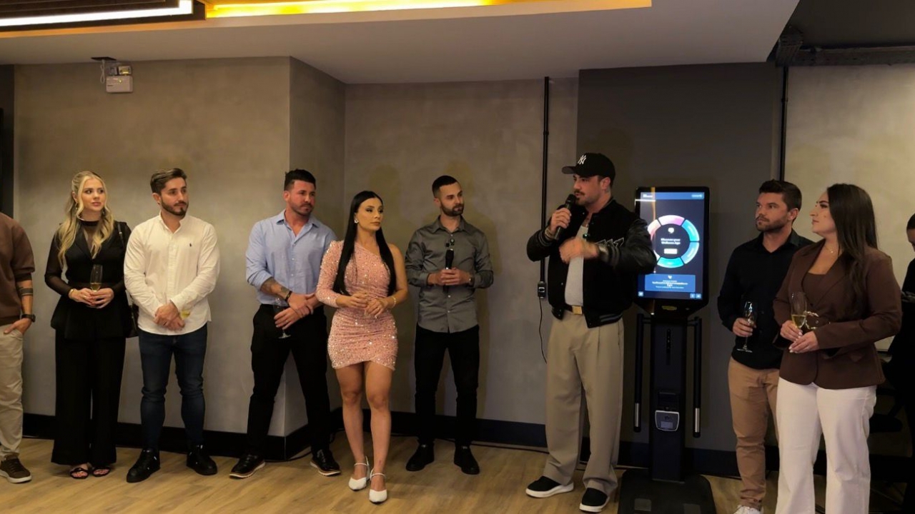 Com presença de Felipe Titto academia inaugura unidade Premium em Floripa