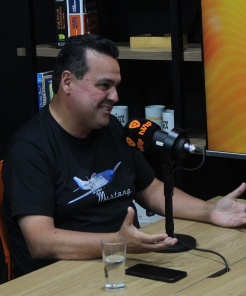 Tijucano fala da paixão pelo aéromodelismo no Podcast Vip; assista a edição desta terça-feira, 19 de maio