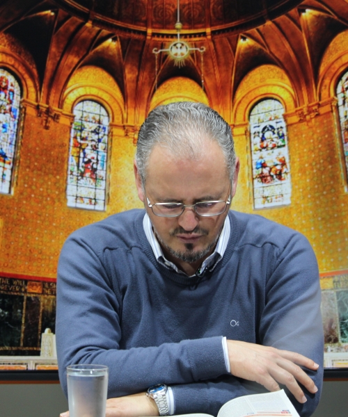 TARDE DE FÉ | Ouça a mensagem de esperança desta segunda-feira 08 de junho, com Padre Elizandro Scarsi