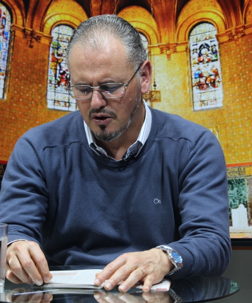 Mensagens de fé e oração com Padre Elizandro para sua terça-feira, 09  de maio