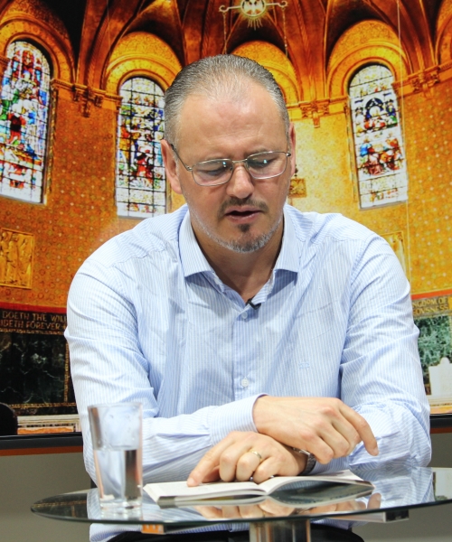 Padre Elizandro Scarsi conduz inspirador momento de fé e bênção nesta quarta-feira 10 de junho
