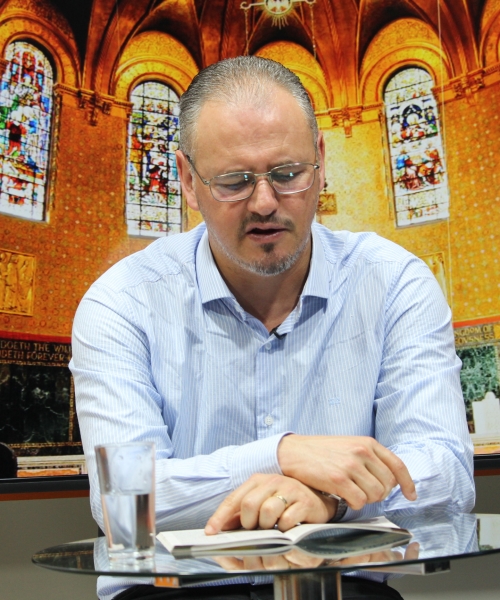 Mensagens de fé e oração com Padre Elizandro para sua terça-feira,16 de maio