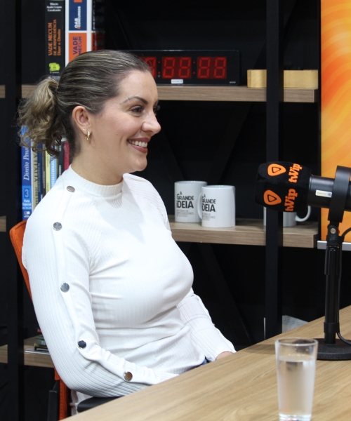 Fláviana Souza relembra trajetória da mãe e as lições deixadas pelo câncer no Podcast Vip