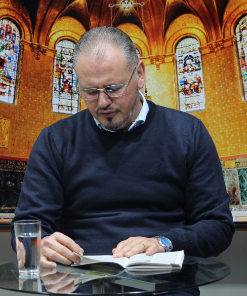 Padre Elizandro Scarsi conduz inspirador momento de fé e bênção nesta quinta-feira, 02 de julho