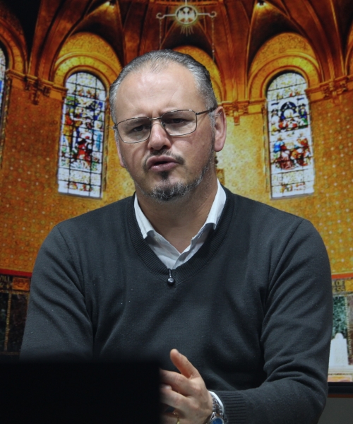 Padre Elizandro Scarsi compartilha bênçãos e uma palavra de esperança nesta segunda-feira, 06 de julho