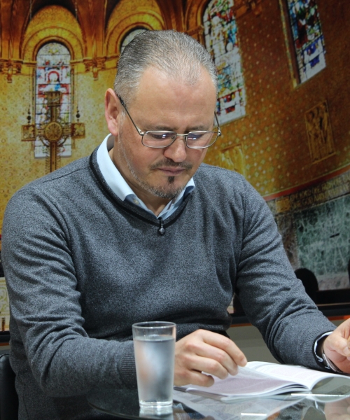 Padre Elizandro Scarsi conduz inspirador momento de fé e bênção nesta quinta-feira, 16 de julho