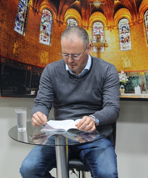 Padre Elizandro Scarsi encerra a semana com bênçãos e mensagem de esperança nesta sexta-feira, 17 de julho