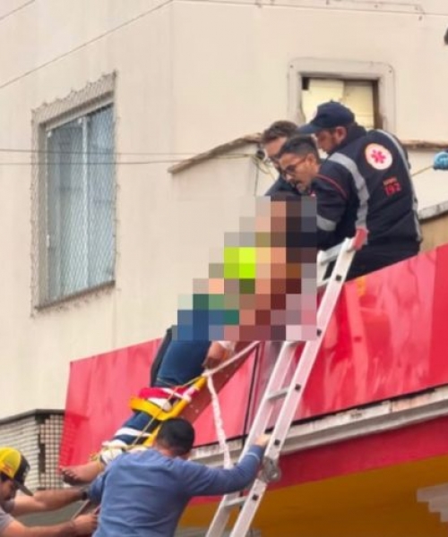 Paciente foge de atendimento e sobe em telhado de estabelecimento
