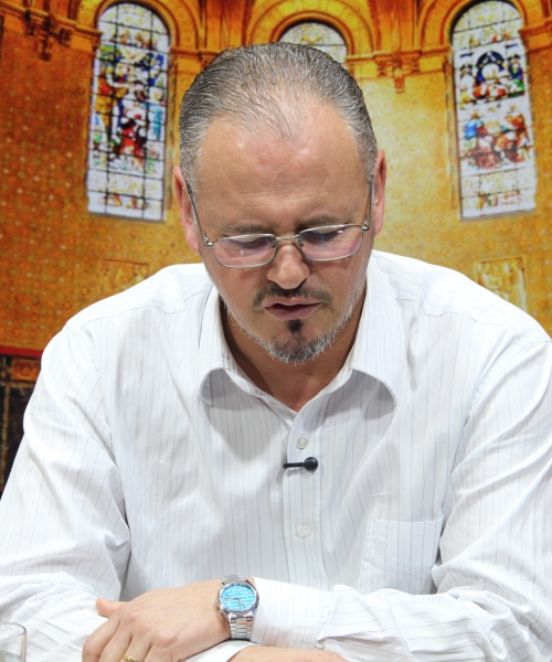 Padre Elizandro Scarsi conduz inspirador momento de fé e bênção nesta quarta-feira, 29 de julho