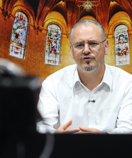 Padre Elizandro Scarsi conduz inspirador momento de fé e bênção nesta quinta-feira, 30 de julho