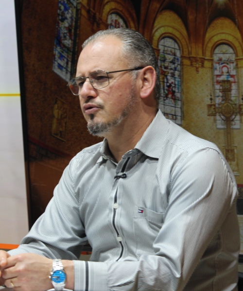 Padre Elizandro Scarsi conduz inspirador momento de fé e bênção nesta quarta-feira, 05 de agosto