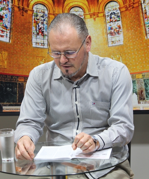 Padre Elizandro Scarsi conduz inspirador momento de fé e bênção nesta quinta-feira, 06 de agosto