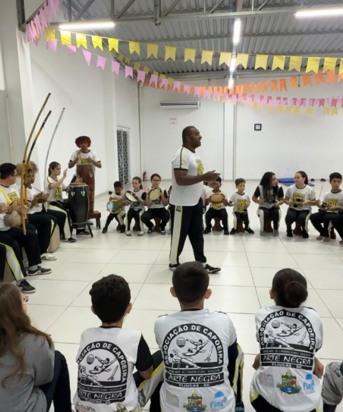 CAPOEIRA | Berimbau, música, movimento e cultura afro-brasileira