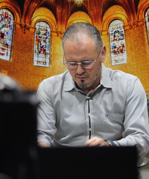 Padre Elizandro Scarsi encerra a semana com bênçãos e mensagem de esperança nesta sexta-feira, 07 de agosto