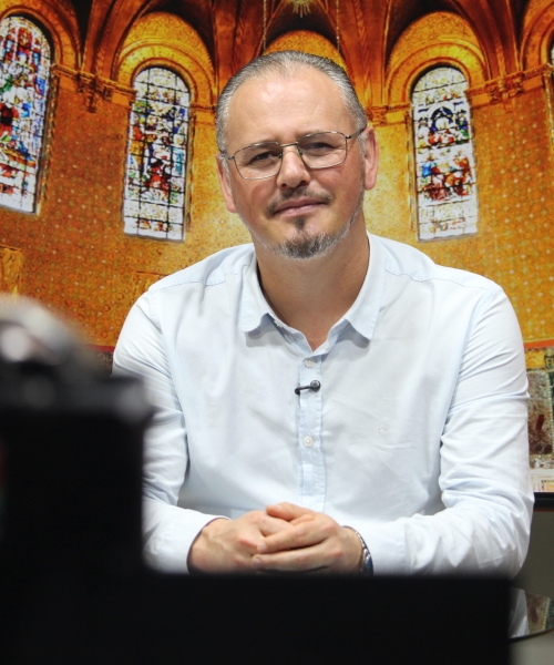Padre Elizandro Scarsi compartilha bênçãos e uma palavra de esperança nesta segunda-feira,10 de agosto