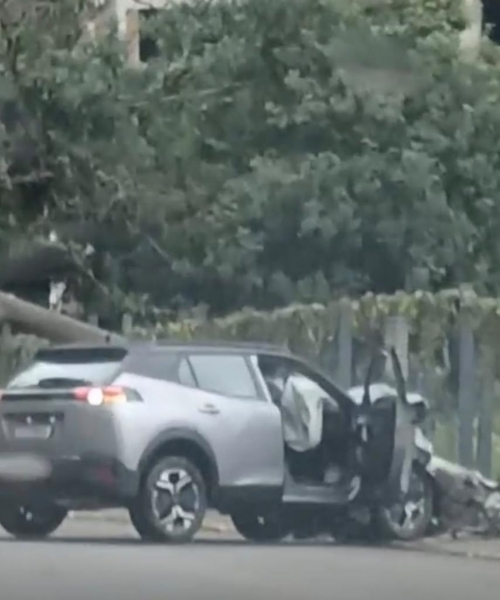 Companheiro persegue parceira e acaba colidindo com poste de energia