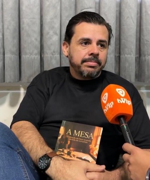 Pastor de Tijucas lança livro que trata sobre a comunhão e aproximação de Deus