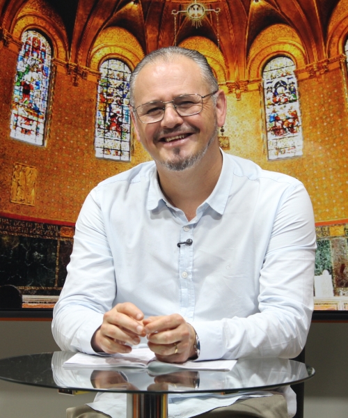 Padre Elizandro Scarsi conduz inspirador momento de fé e bênção nesta quarta-feira, 12 de agosto
