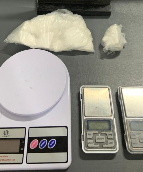 Investigação de tentativa de homicídio leva à prisão de suspeito e apreensão de drogas