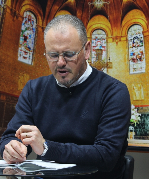 Padre Elizandro Scarsi encerra a semana com bênçãos e mensagem de esperança nesta sexta-feira, 21 de agosto