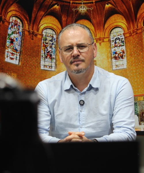 Padre Elizandro Scarsi compartilha bênçãos e uma palavra de esperança nesta segunda-feira, 24 de agosto