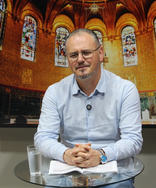 Mensagens de fé e oração com Padre Elizandro para sua terça-feira, 25 de agosto