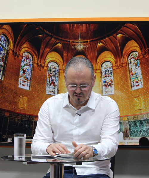 Padre Elizandro Scarsi conduz inspirador momento de fé e bênção nesta quarta-feira, 02 de setembro