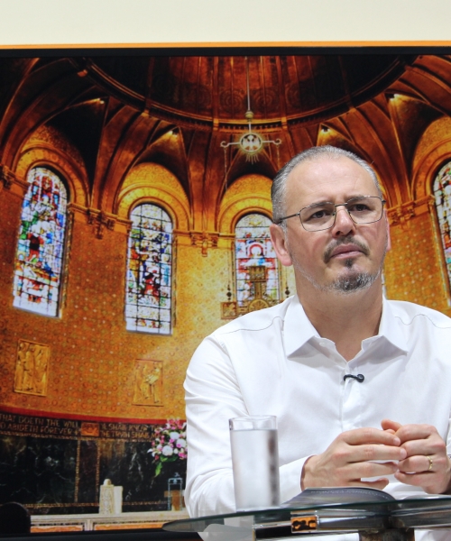 Padre Elizandro Scarsi conduz inspirador momento de fé e bênção nesta quinta-feira, 03 de setembro