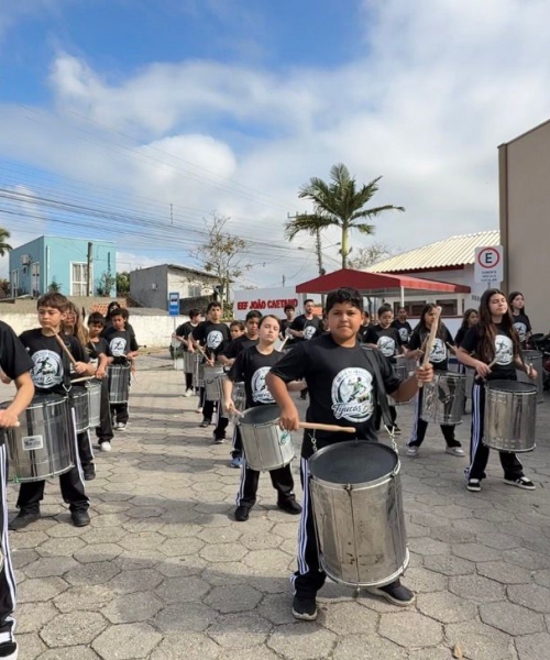 TIJUCAS BUM | Grupo de percussão está pronto para desfile cívico