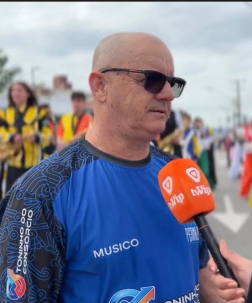 PERNA DE PAU | Fanfarra de Itapema marca presença no desfile