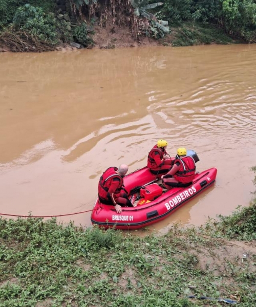 Corpo de brusquense é encontrado quatro dias após carro cair no rio Itajaí-Mirim
