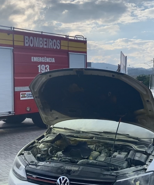 Princípio de incêndio em veículo é controlado por populares em São João Batista