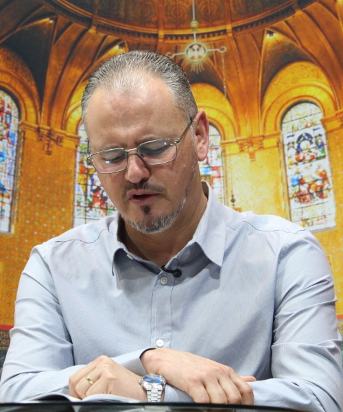 Padre Elizandro Scarsi compartilha bênçãos e uma palavra de esperança nesta segunda-feira, 21 de setembro
