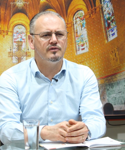 Padre Elizandro Scarsi compartilha bênçãos e uma palavra de esperança nesta segunda-feira, 28 de setembro
