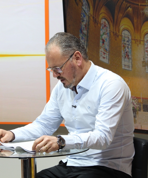 Padre Elizandro Scarsi compartilha bênçãos e uma palavra de esperança nesta segunda-feira, 05 de outubro