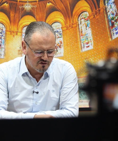Padre Elizandro Scarsi conduz inspirador momento de fé e bênção nesta quinta-feira, 08 de outubro