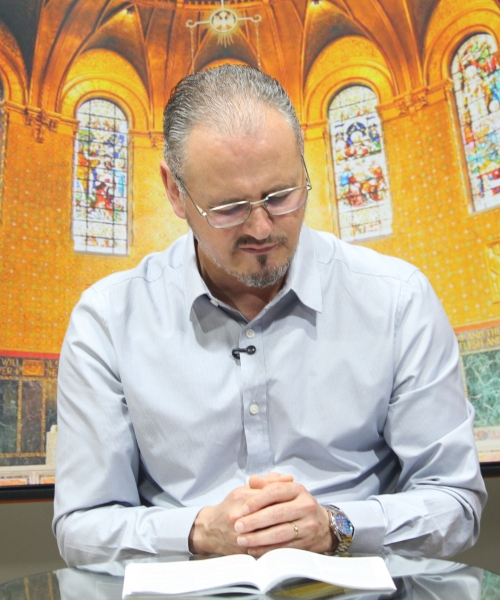 Padre Elizandro Scarsi compartilha bênçãos e uma palavra de esperança nesta segunda-feira, 12 de outubro