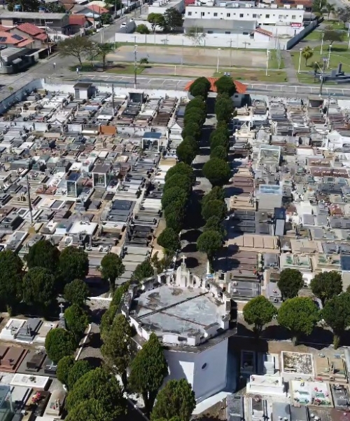 Cemitério Municipal teve acesso a algumas áreas bloqueados pela chuva mas situação já está normalizada