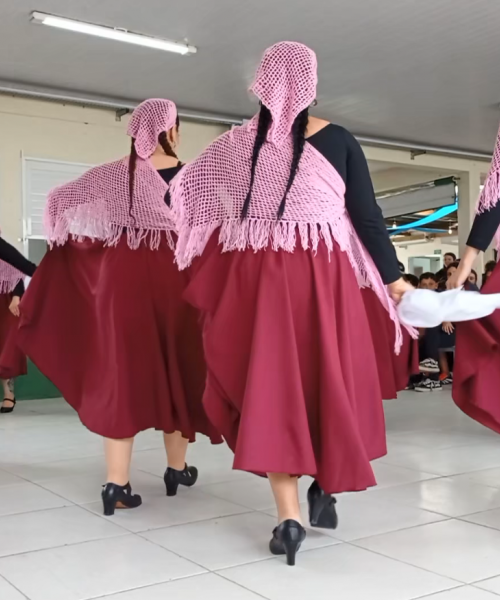 CULTURA | Grupo de música e dança chilenos se apresentaram em Tijucas 