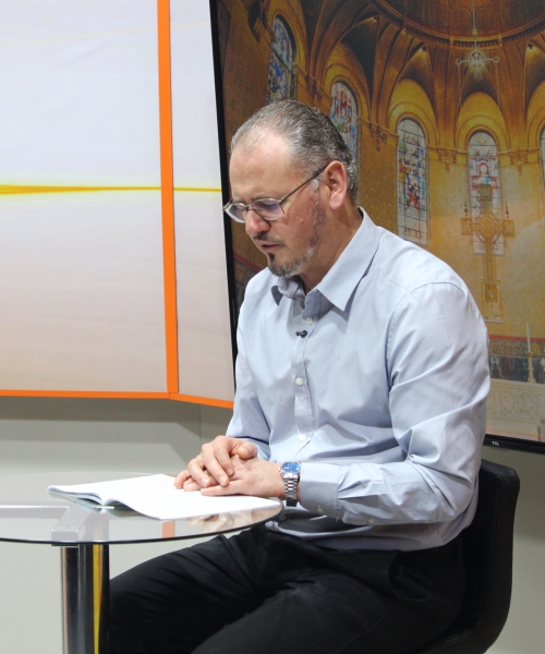 Padre Elizandro Scarsi conduz inspirador momento de fé e bênção nesta quarta-feira, 14 de outubro