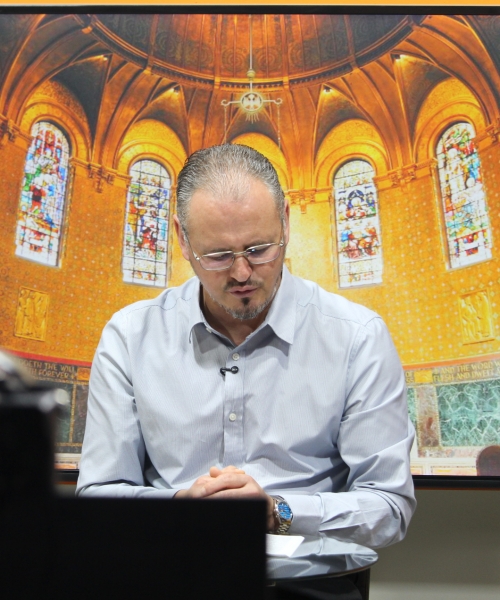 Padre Elizandro Scarsi conduz inspirador momento de fé e bênção nesta quinta-feira, 15 de outubro