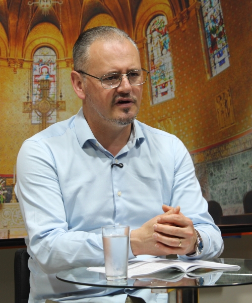 Mensagens de fé e oração com Padre Elizandro para sua terça-feira, 20 de outubro